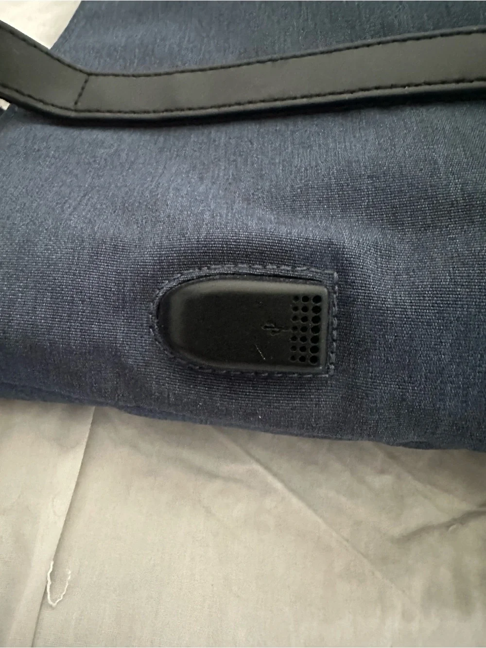 Kroser Large Black Water Repellant 15” Laptop Computer Tote Bag USB Port